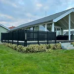 Charming With Sea View In Hejlsminde *