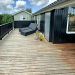Charming With Sea View In Hejlsminde *