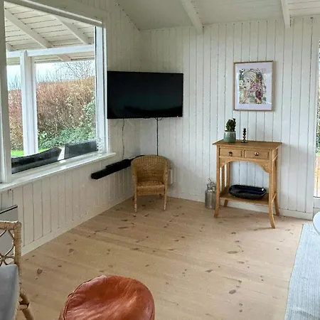 Charming With Sea View In Casa de Férias Hejlsminde
