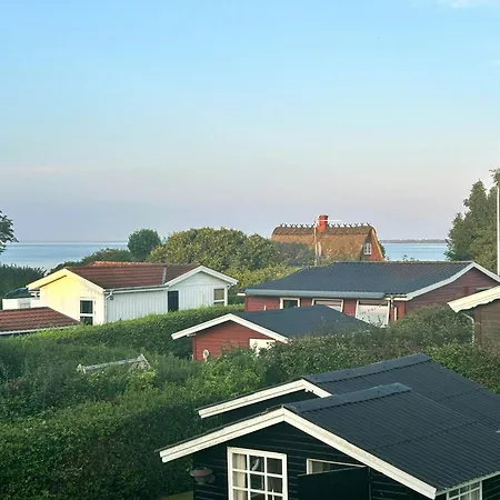 Charming With Sea View In Hejlsminde Hejls