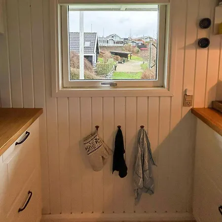 Charming With Sea View In Hejlsminde Feriehus *