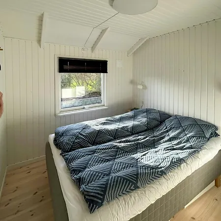 Charming With Sea View In Hejlsminde בית נופש *