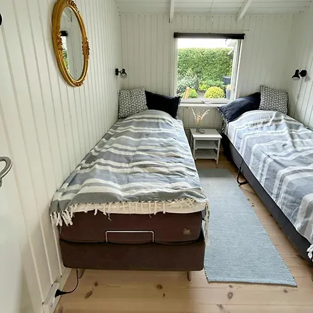 Charming With Sea View In Hejlsminde