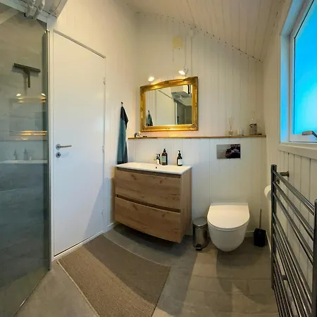 Charming With Sea View In Hejlsminde בית נופש *