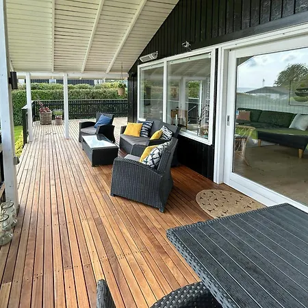Feriehus Charming With Sea View In Hejlsminde *