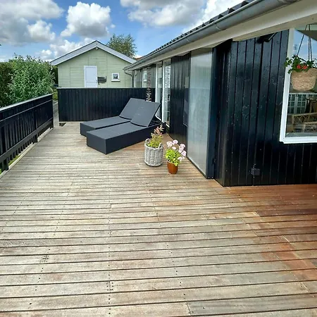 Charming With Sea View In Hejlsminde *