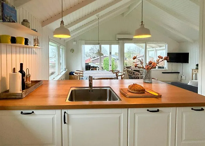 בית נופש Charming With Sea View In Hejlsminde Hejls