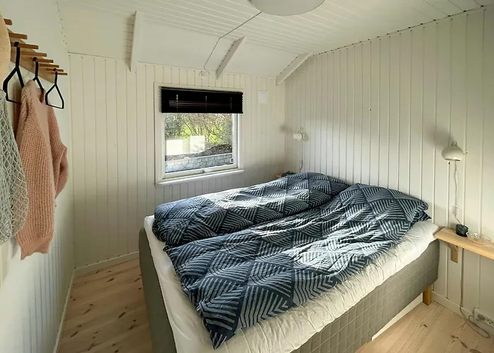 Charming With Sea View In Hejlsminde בית נופש *