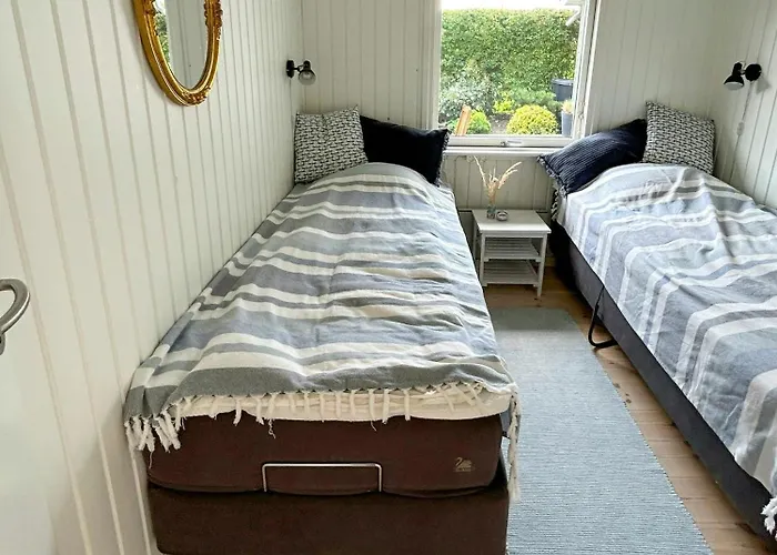Charming With Sea View In Hejlsminde