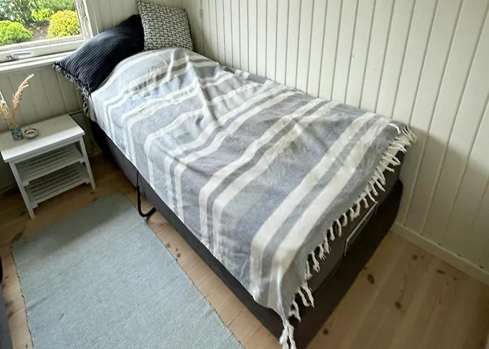 Charming With Sea View In Hejlsminde בית נופש Hejls